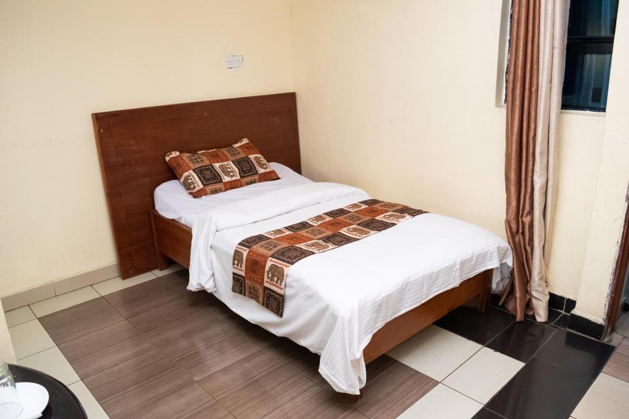 Ngara Riverside Lodge Найроби Экстерьер фото