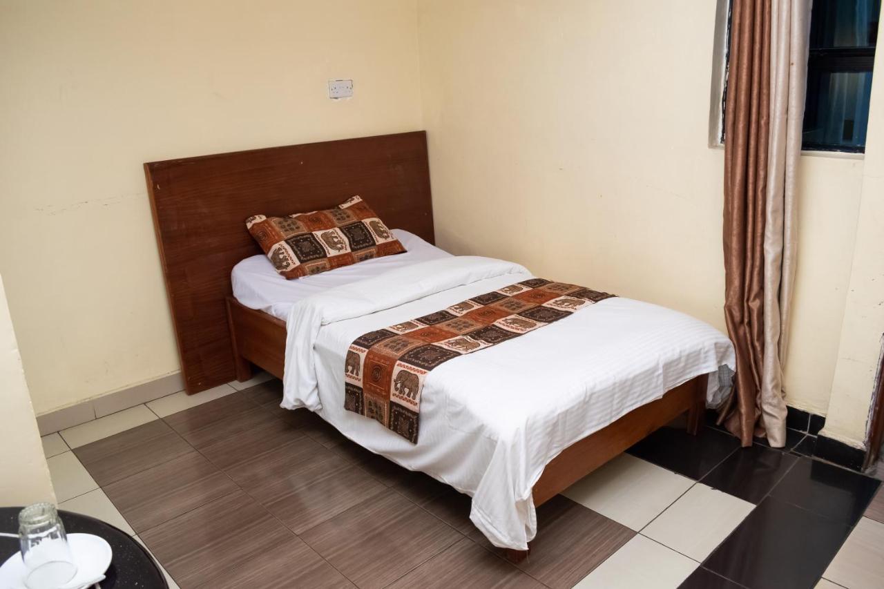 Ngara Riverside Lodge Найроби Экстерьер фото
